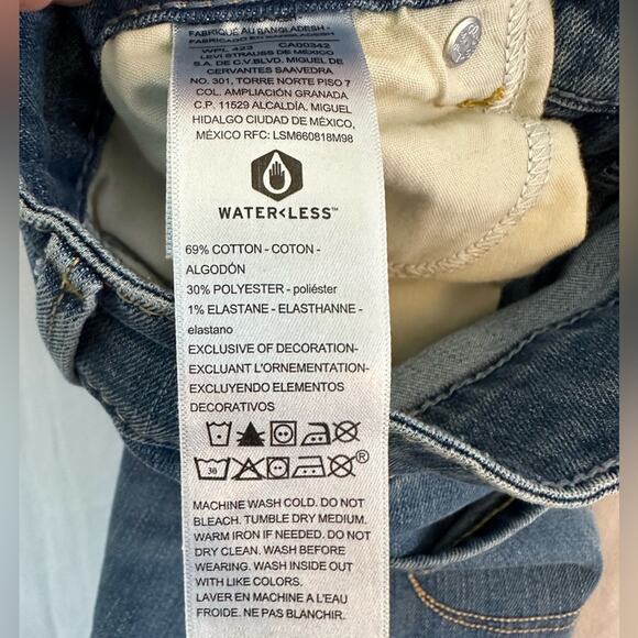 Signature by Levi Strauss & Co. Gold Label Women's Mid-Rise Slim Fit Capris 29W - Picture 3 of 6